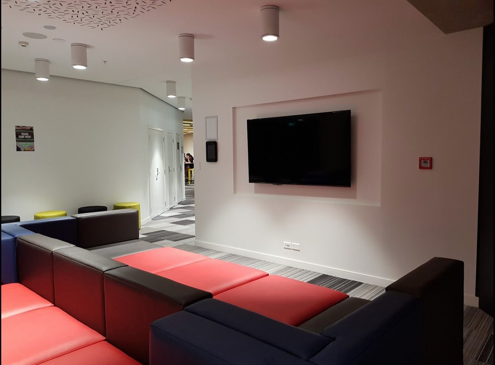 Unilodge Whitaker — communal floor